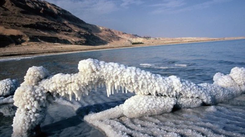 أجواء حارة في البحر الميت الجمعة، في حين تكون أقل حرارة السبت طقس نهاية الأسبوع: انخفاض ملموس على الحرارة بين الجمعة والسبت