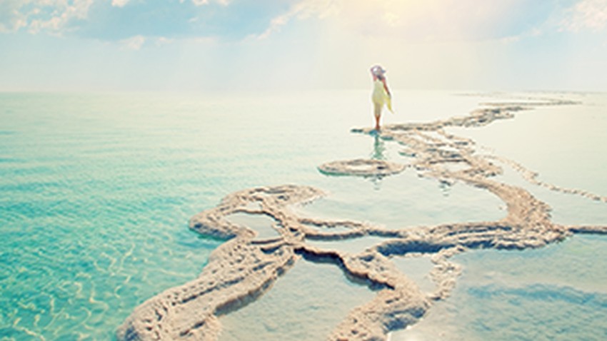 البحر الميت.. وجهة مميزة لتعزز صحتك الجسدية والنفسية