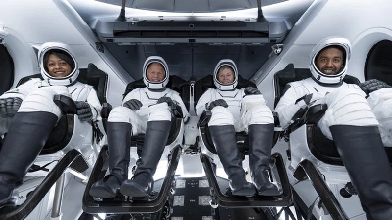 Ensemencement de nuages dans l'espace... des expériences qualitatives attendues avec des mains saoudiennes Ensemencement de nuages dans l'espace... des expériences qualitatives attendues avec des mains saoudiennes