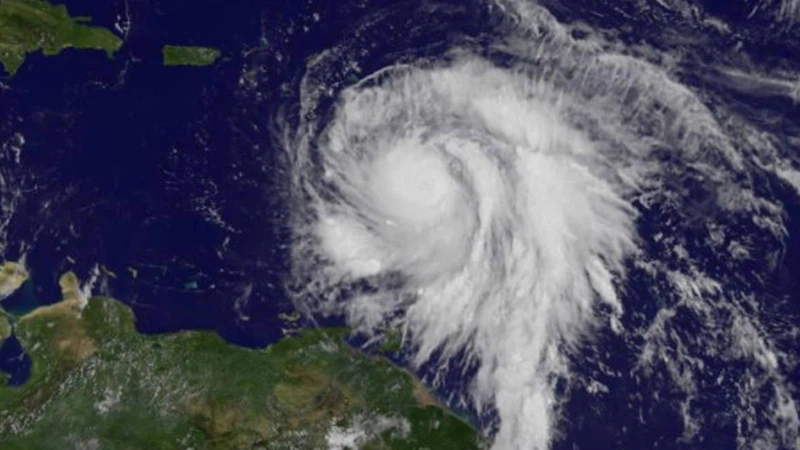 الاعصار عبر الأقمار الاصطناعية إعصار ماريا يشتد ويتحول للفئة الخامسة بعد اجتياحه الكاريبي