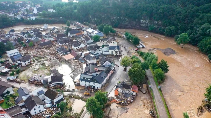 بالفيديو | مشاهد صادمة للدمار الذي خلفته الفيضانات في ألمانيا وبلجيكا