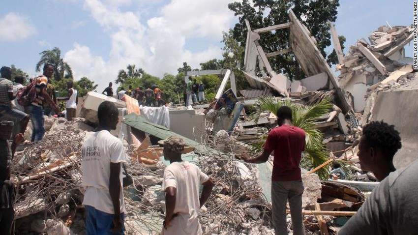 Le nombre de morts du tremblement de terre dévastateur en Haïti a dépassé 1 297... et une tempête arrive qui menace le pire