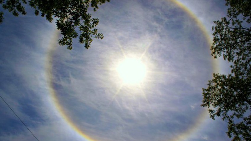 What is the sun&#39;s corona and why does it appear?