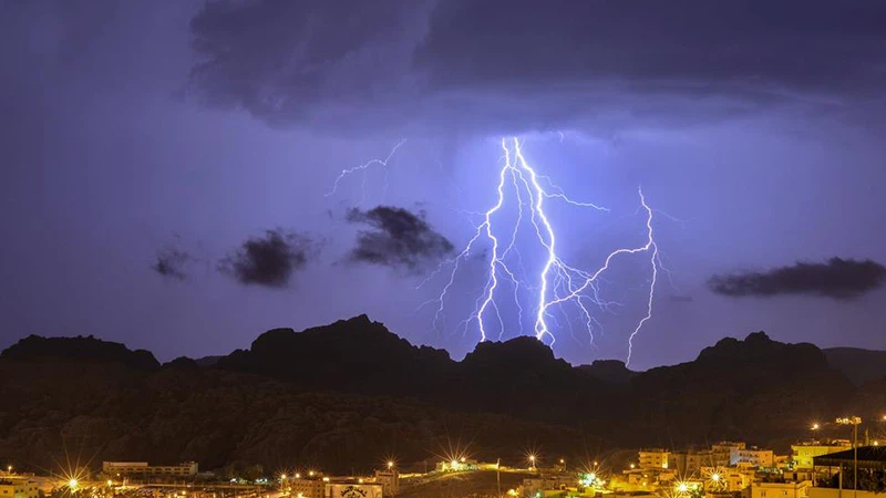 حالة متوسطة الى قوية من عدم الاستقرار الجوي تؤثر على المملكة مساء الجمعة والسبت حالة متوسطة الى قوية من عدم الاستقرار الجوي تؤثر على المملكة مساء الجمعة والسبت