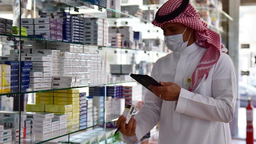 Video | The experience of a young Saudi man with three drugs reveals the huge disparity in prices between the producing companies!