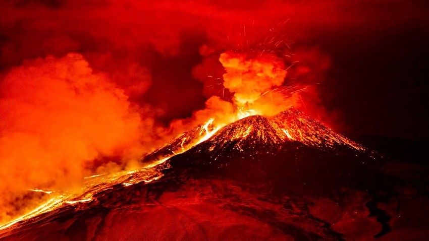 بالفيديو | بركان لابالما يزداد خطورة مع دخول النشاط البركاني أسبوعه الرابع