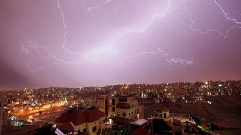 البروق مُتوقع أن تُضيء سماء المملكة ليلة السبت-الأحد بإذن الله البروق مُتوقع أن تُضيء سماء المملكة ليلة السبت-الأحد بإذن الله