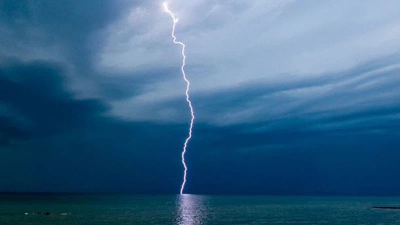 فرصة لزخات امطار رعدية على مدينة جدة يوم الاربعاء فرصة لزخات امطار رعدية على مدينة جدة يوم الاربعاء