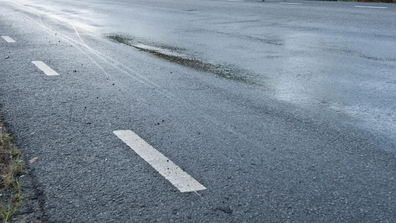 للسائقين...  نصائح هامة عند تشكل الجليد على الطرقات وأخطاء شائعة قد تقع بها! للسائقين...  نصائح هامة عند تشكل الجليد على الطرقات وأخطاء شائعة قد تقع بها!