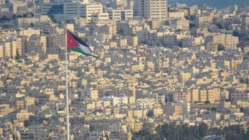 regardé Une représentation claire de Jabal al-Sheikh recouvert de neige du quartier d'Abu Alanda, au sud de la capitale, Amman regardé Une représentation claire de Jabal al-Sheikh recouvert de neige du quartier d'Abu Alanda, au sud de la capitale, Amman