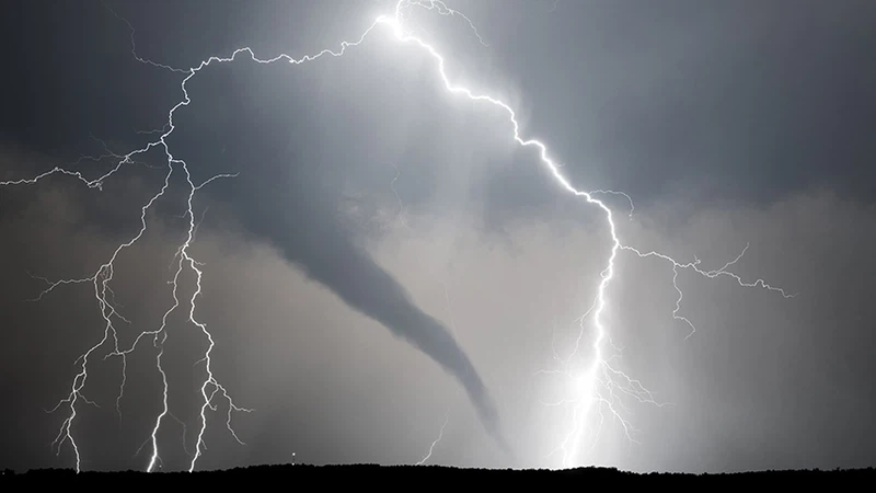 اضطراب جوي يؤثر على عدة ولايات أمريكية يترافق بسحب رعدية شديدة وأعاصير قمعية (التفاصيل) | عرب تايم اضطراب جوي يؤثر على عدة ولايات أمريكية يترافق بسحب رعدية شديدة وأعاصير قمعية (التفاصيل) | عرب تايم