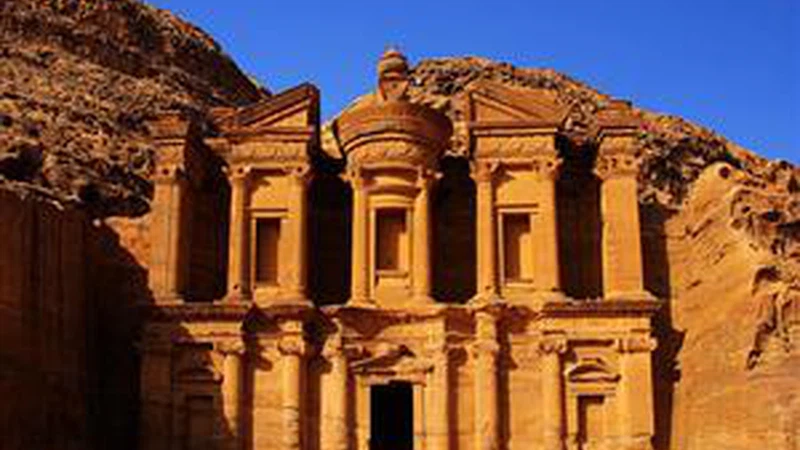 أرشيفية للمدينة الوردية طقس الإثنين: ترتفع درجات الحرارة لتصبح حول مُعدلاتها المعتادة