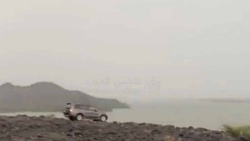 Video | The moment a Saudi young man was struck by thunderbolt, a direct hit during the documentation of rain in Jazan