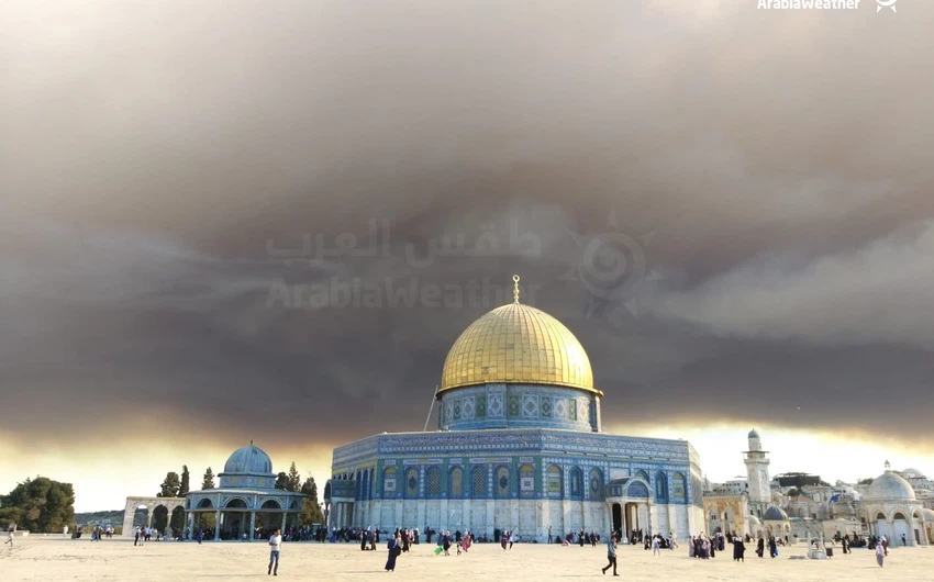 Mubasher: The smoke of the fires covers the sky of Jerusalem and appears in the sky of Jordan