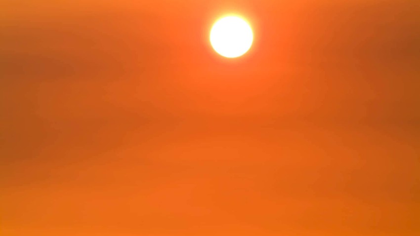 الإمارات - المركز الوطني | نهاية أسبوع حارة مُتوقعة في العديد من المناطق 