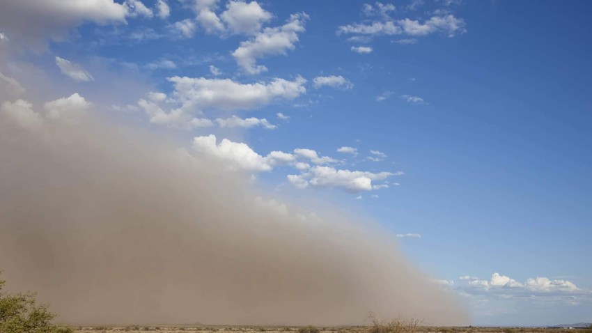 هام | الأرصاد الكويتية تصدر تحذيراً بسبب الغُبار المحمول الساعات القادمة  