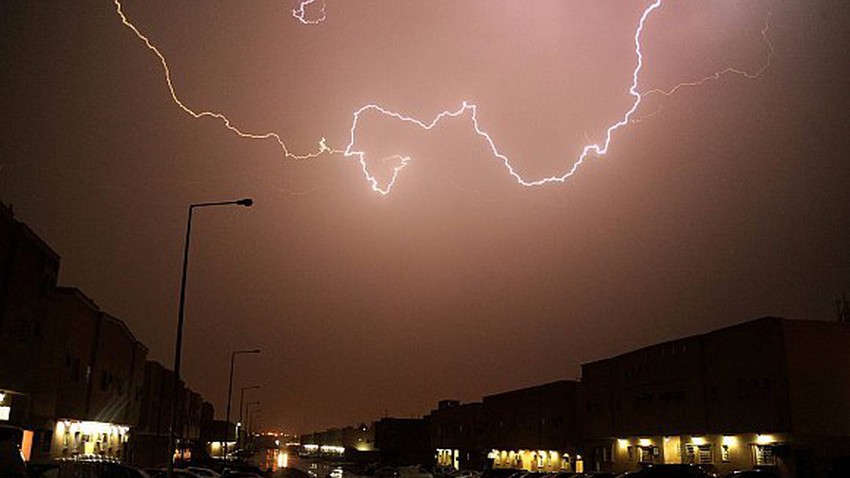الكويت : الأرصاد الجوية تحذر من أمطار رعدية أحياناً يصحبها رياح قوية 