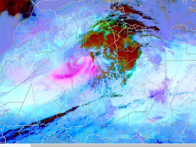 Une profonde dépression désertique a été observée en formation dans le centre de l'Algérie, se déplaçant avec son atmosphère poussiéreuse et chaude vers la Libye.