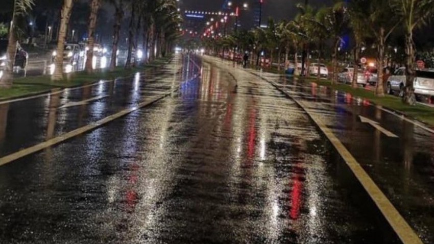 بالفيديو جدة تحت زخات المطر كما رصدها متابعونا قبل قليل طقس العرب طقس العرب