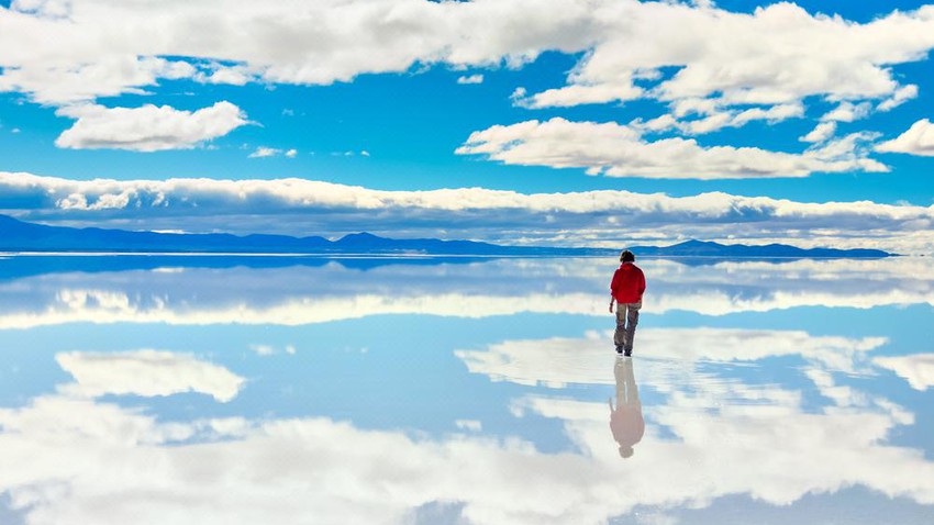 The mirror of the sky.. the largest natural mirror in the world, where the earth meets the sky