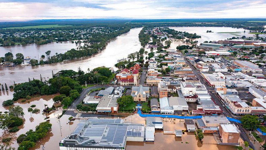 إجلاء عشرات الآلاف جراء فيضانات كارثية في استراليا وطقس العرب يوضح الأسباب العلمية وراء ذلك