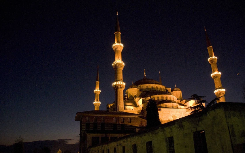 المسجد الأزرق في اسطنبول قبل صلاة العيد