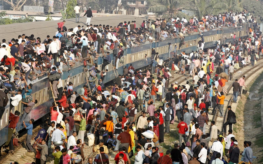 عودة الأشخاص في بنغلادش إلى بيوتهم قبل عيد الأضحى