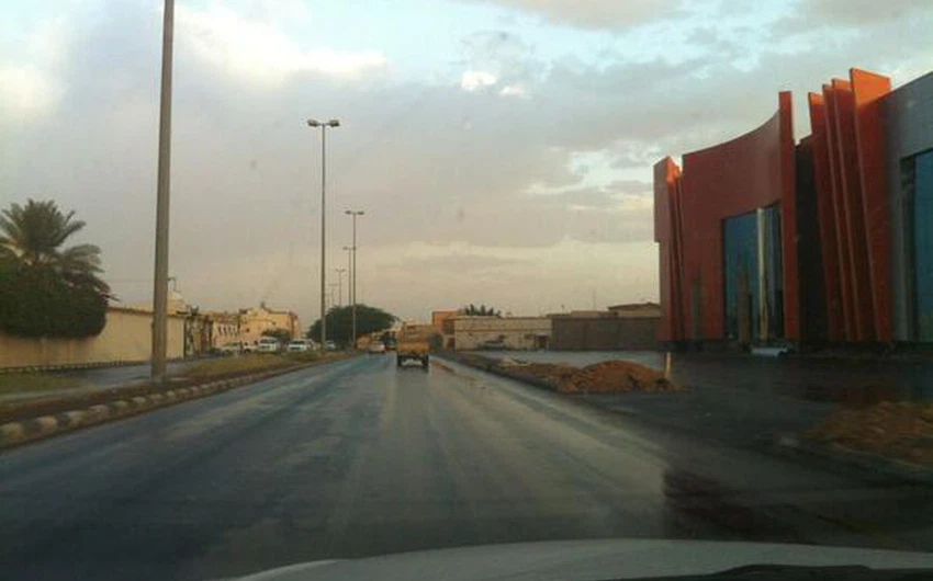 أمطار على حي صلاح الدين في مدينة حائل
