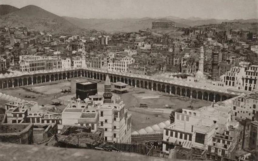 صورة نادرة للحرم المكي الشريف عام 1885