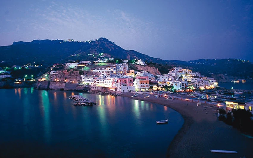 L&#39;`Ischia` italienne étonne ses visiteurs par le charme de sa nature et son atmosphère automnale