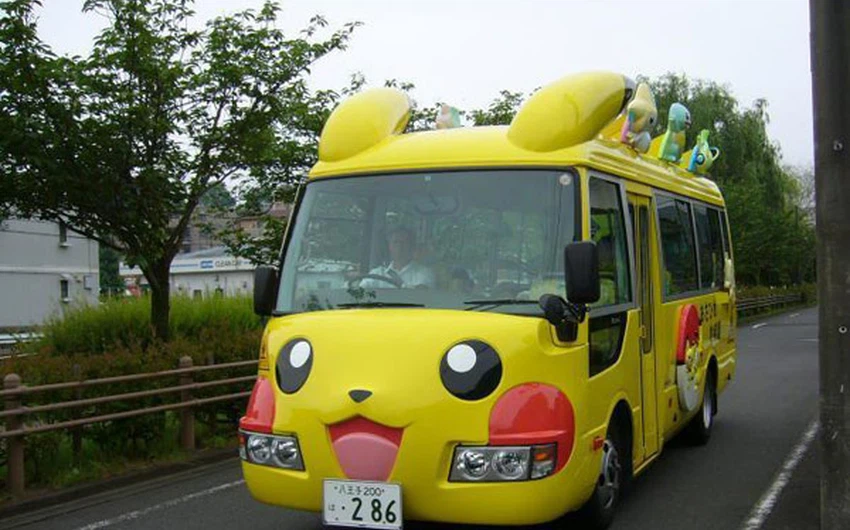 هذه هي الحافلات التي تقل طلبة المدارس في اليابان 