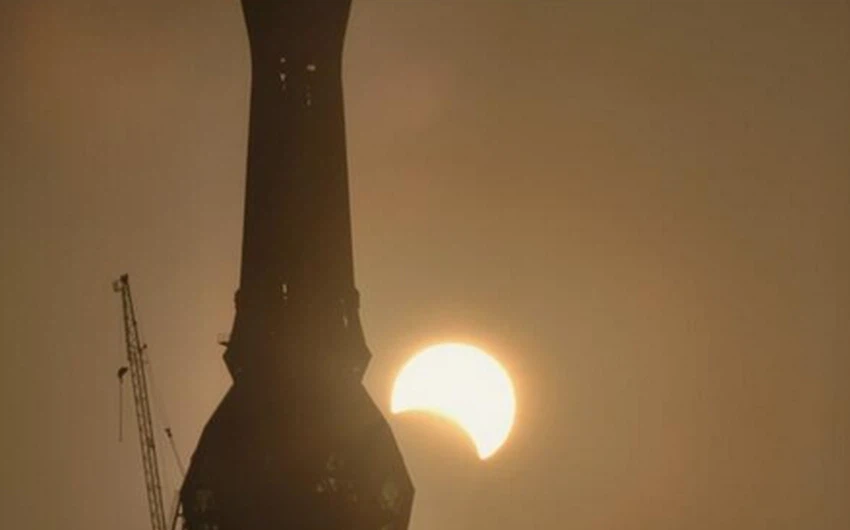 بالصور : الشمس غربت في حال الكسوف في مكة المكرمة في منظر تاريخي مهيب