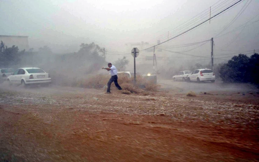 فلسطين: عاصفة شديدة تتسبب بوفاة مواطن وخسائر في الممتلكات 