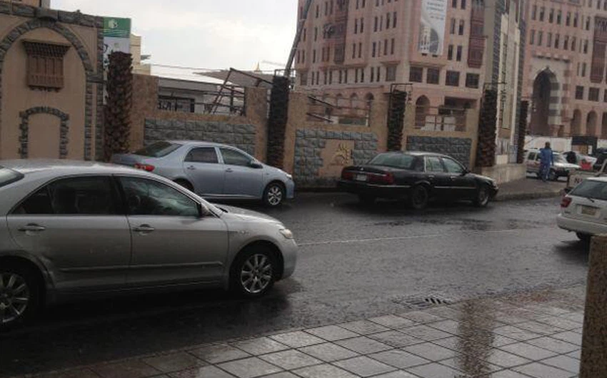 بالصور : الأمطار تعم المدينة المنورة و المزيد مع ساعات المساء و يومي الأربعاء و الخميس