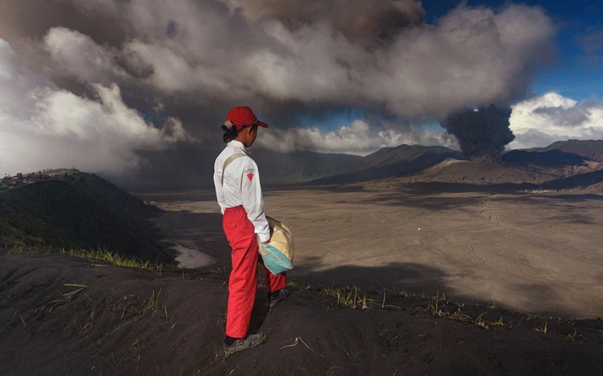 Des images étonnantes de la population locale... des chevaux et des volcans en Indonésie