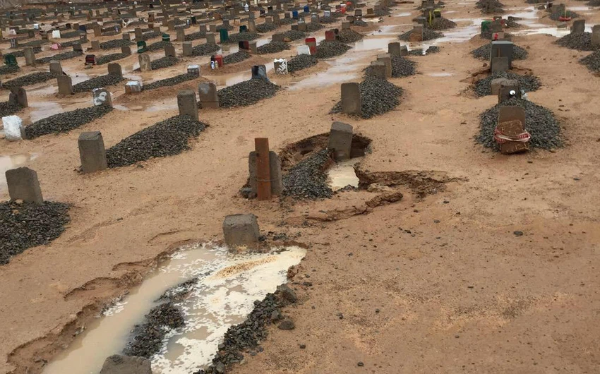 الأهالي طالبوا بلدية عفيف بالتدخل ترميم القبور 