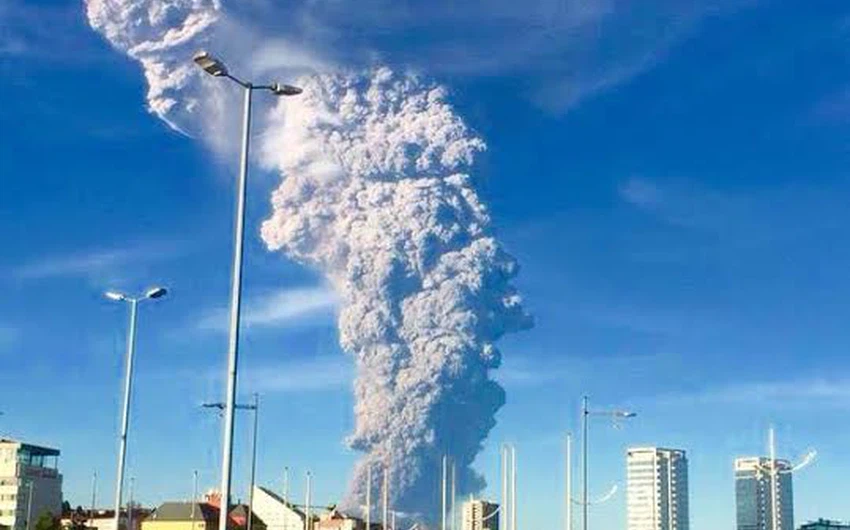 بالصور: ثوران ضخم لبركان "كالبوكو" في تشيلي