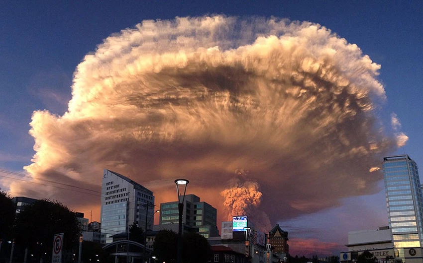 بالصور: ثوران ضخم لبركان "كالبوكو" في تشيلي