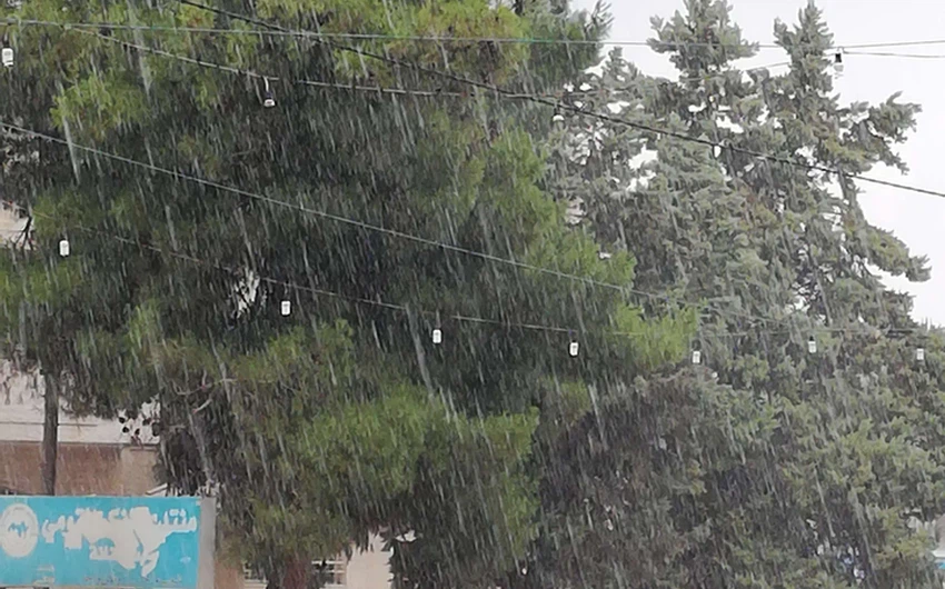 بالصور || أمطار غزيرة نادرة تغازل الأردن في حزيران 