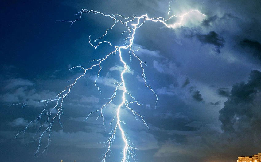 صورة تظهرعاصفة كهربائية مكثفة