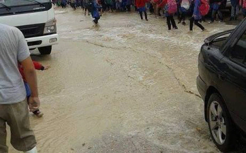 بالصور: طلبة المدارس من الأكثر تضررا خلال الحالة الجوية الأخيرة  