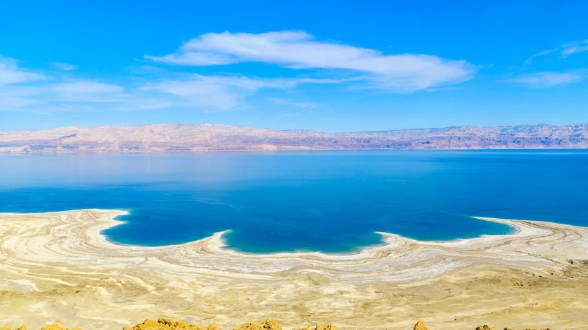 جزر الملح في البحر الميت .. أسرار وعجائب مذهلة بانتظارك طقس العرب