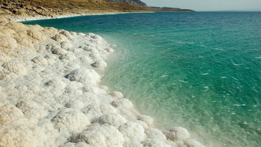 جزر الملح في البحر الميت .. أسرار وعجائب مذهلة بانتظارك
