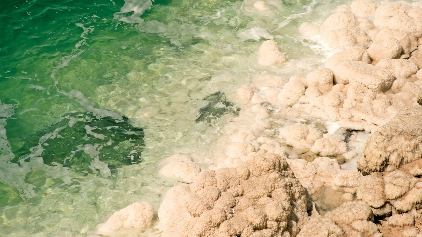 جزر الملح في البحر الميت .. أسرار وعجائب مذهلة بانتظارك