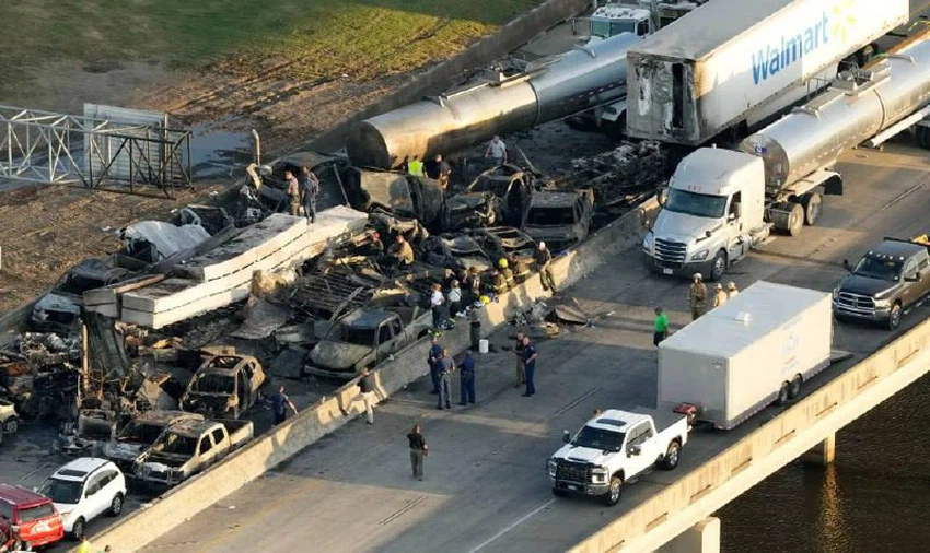 حادث مروري بسبب الضباب في الولايات المتحدة الأمريكية