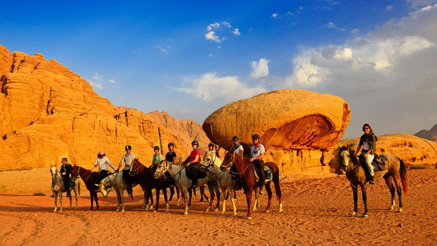 عجائب وأسرار وادي رم الساحر .. وما سبب تسميته بـ "وادي القمر"؟