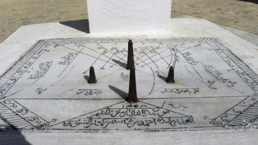 يوم الانقلاب الشتوي وفائدته في تحديد الساعات عند العرب القدماء