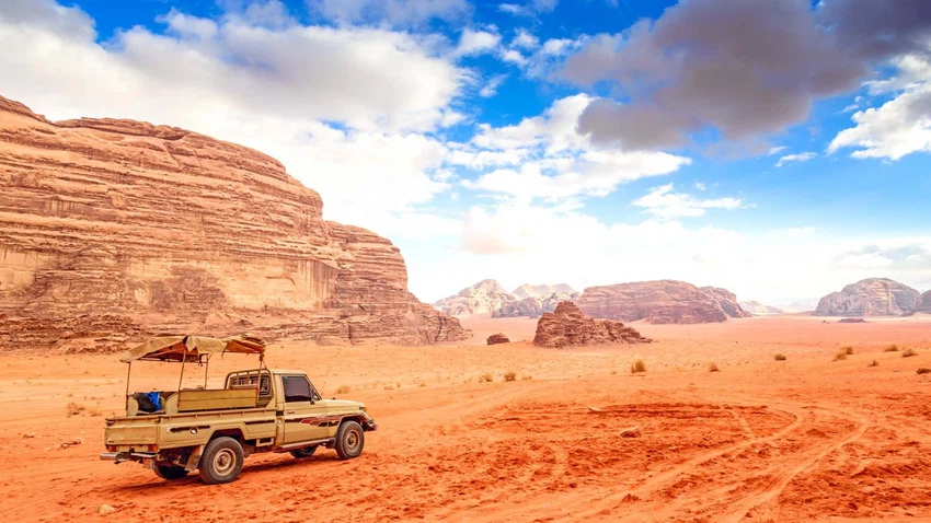 7 مغامرات شيقة بانتظارك في الأردن .. خطط لرحلتك الآن ولتكن وجهتك الأولى وادي رم!