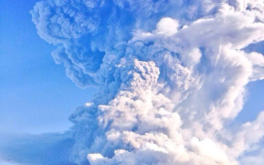 مشهد مخيف لثروان بركان تانغوراهول في وسط الإكوادور
