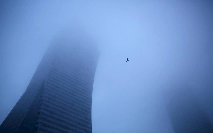 بالصور: مشاهد مذهلة لمدن عالمية يغطيها الضباب   